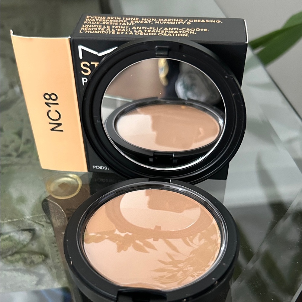 MAC Studio Fix Powder Plus Foundation in NC18